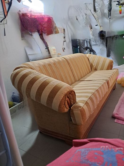 Sofá em tecido com design moderno