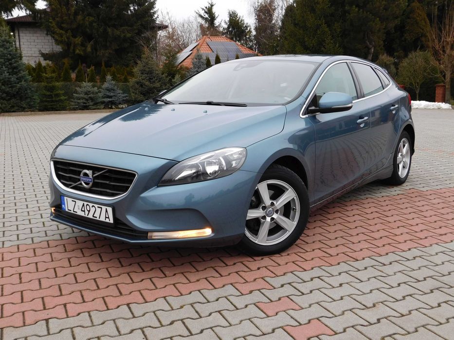 Volvo V40**Momentum**Nawigacja**Kamera**Premium Sound**Zadbany