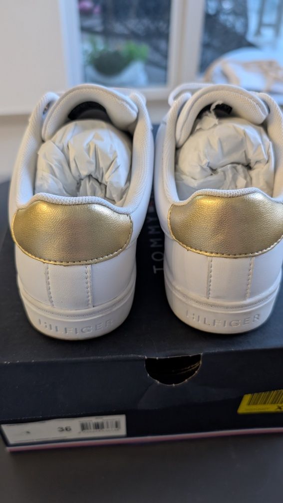 Tony Hilfiger snieakers