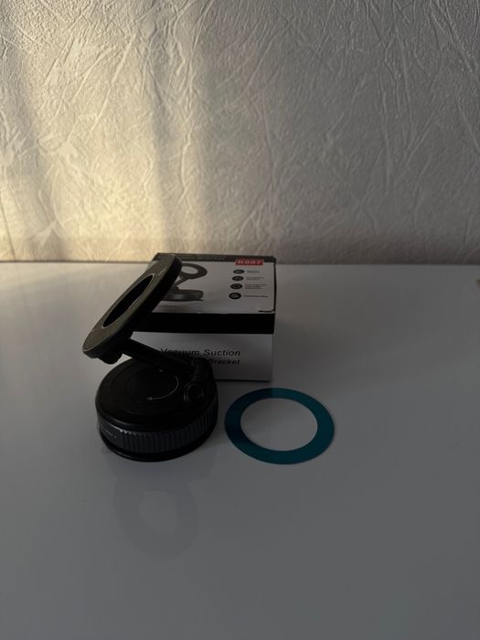 Вакуумний магнітний тримач для телефону