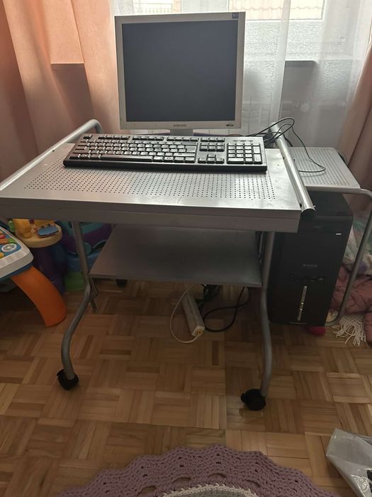 Biurko komputerowe