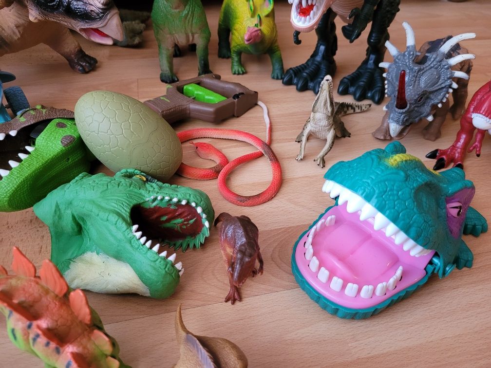 Zestaw różnych dinozaurów
