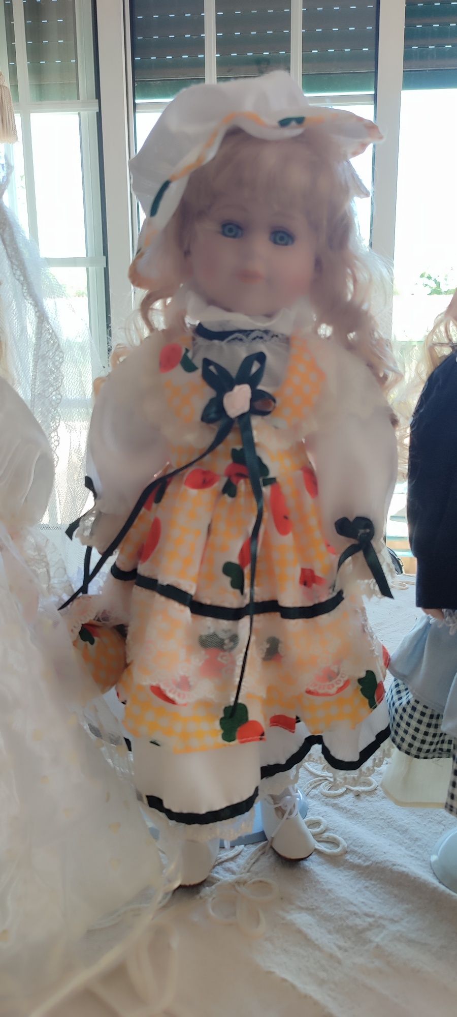 Noiva já foi vendida. Bonecas porcelana antigas mas novas.