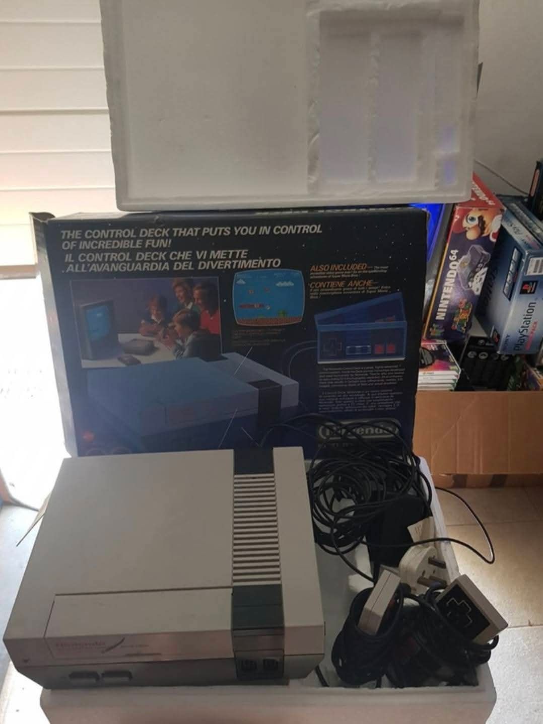 Consola Nintendo NES em caixa