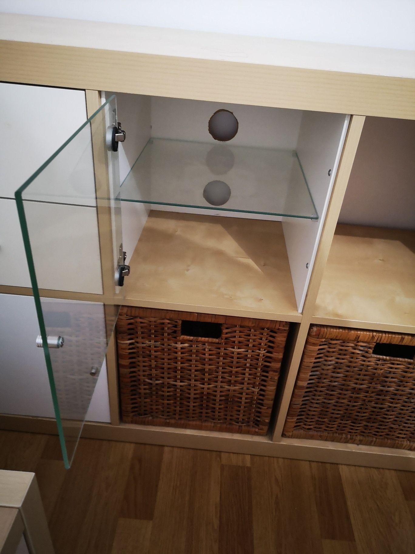 Estante Kallax com porta de vidro + acessórios