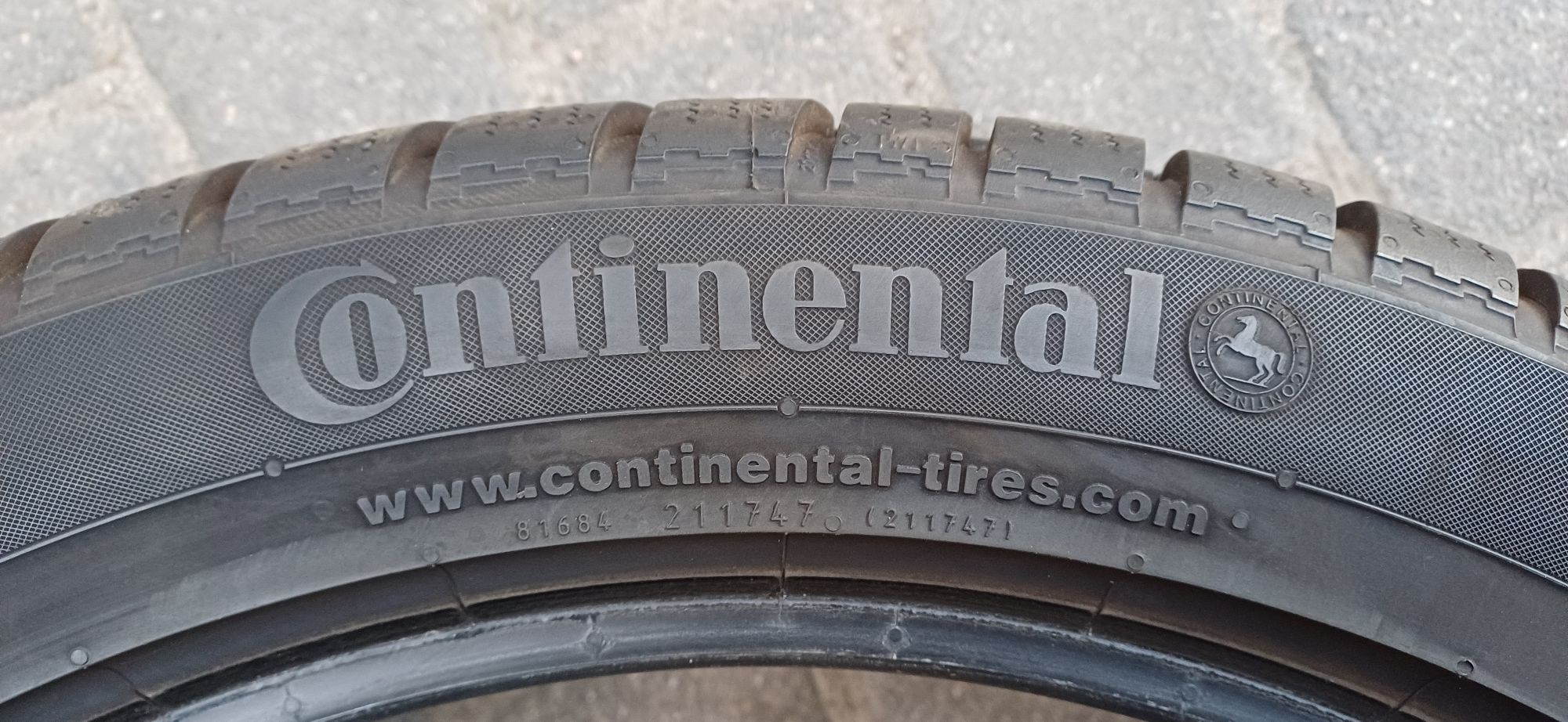 235/45R19 99V CONTINENTAL , komplet opon zimowych.
