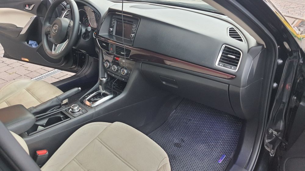Mazda 6 2012 року