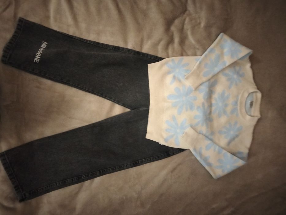 Стильний одяг для дівчинки.