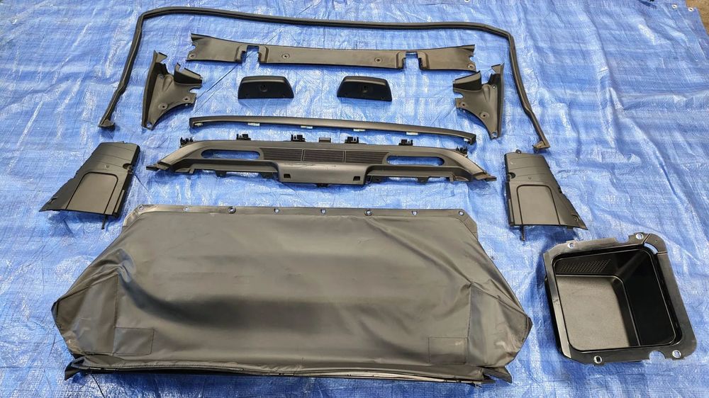 CZĘSCI ELEMENT ELEMENTY PLASTIK PLASTIKI SCHOWEK POKROWIEC DACHU POKRYWA OSŁONA KAPOTAŻU MECHANIZMU DACHU LEWA PRAWA OSŁONA RYNIENKI ODPŁYWOWEJ PAŁĄKA ZAGŁÓWKA USZCZELKA POKRYWY SKŁADANEGO DACHU LISTWA ZAŚLEPKA 7046400 7124911 7124913 7124912 7066142 7126