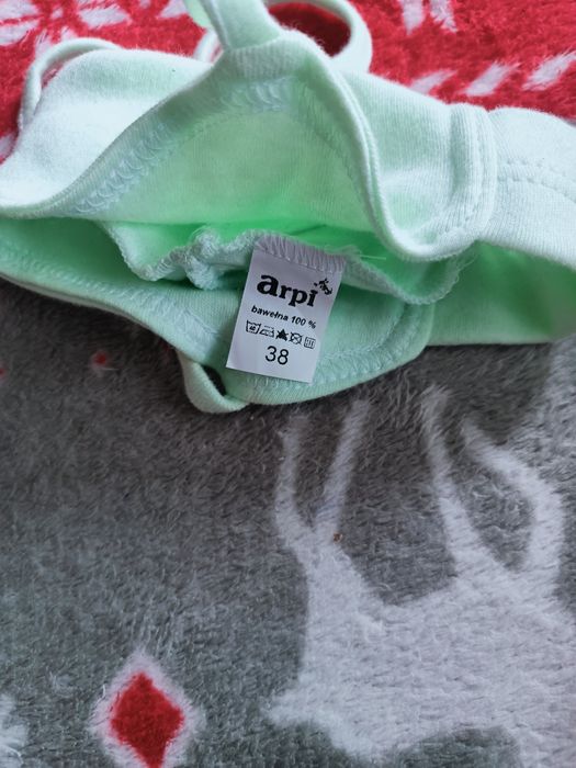 Spodenki z polarku rozmiar 56 plus czapeczka niemowlęca