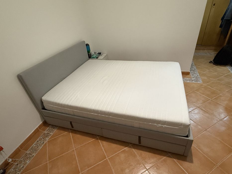 Cama e colchão a venda