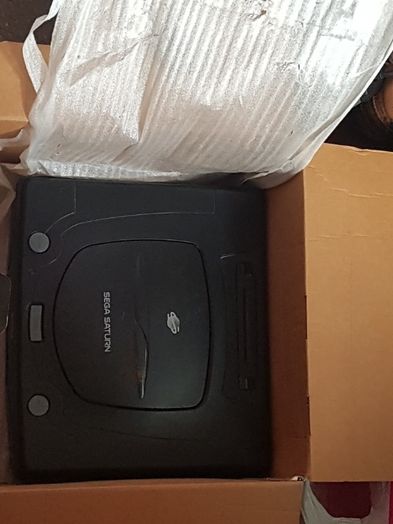 Consola Sega Saturn com 1 comando original e caixa