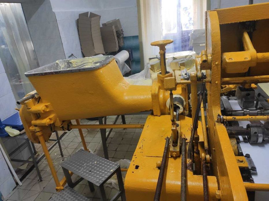 Автомат для фасування масла М6-АРМ