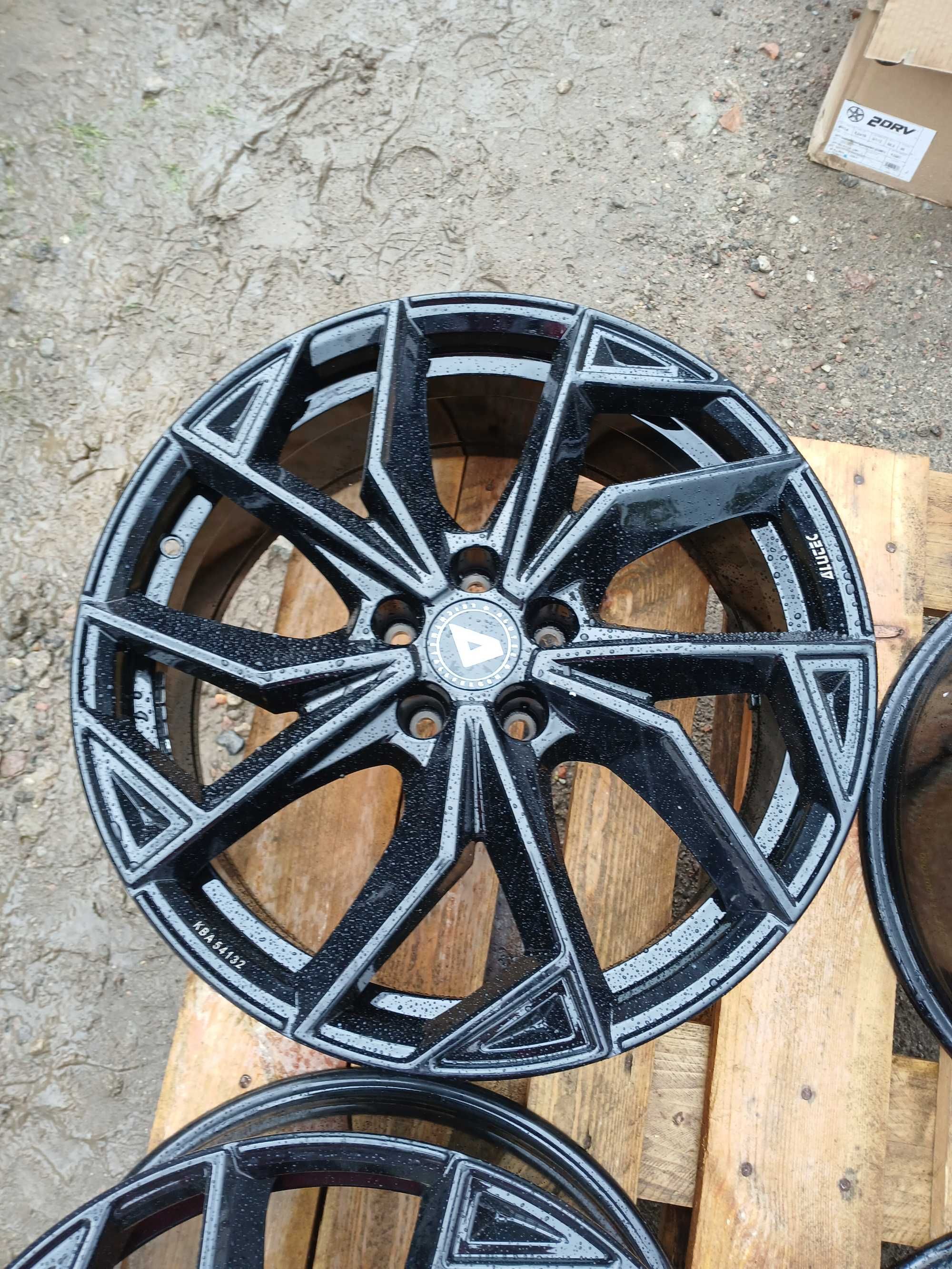 A1176. ALUTEC 8 x 19 ET 40 rozstaw 5x112
