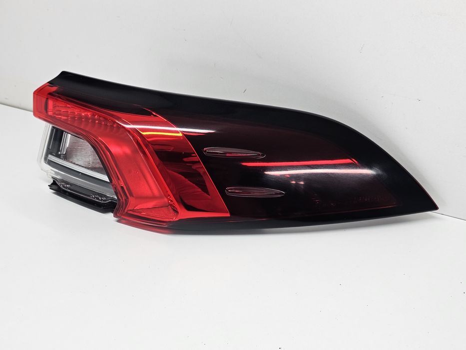 TOYOTA COROLLA E21 SEDAN lampa prawa tylna tył