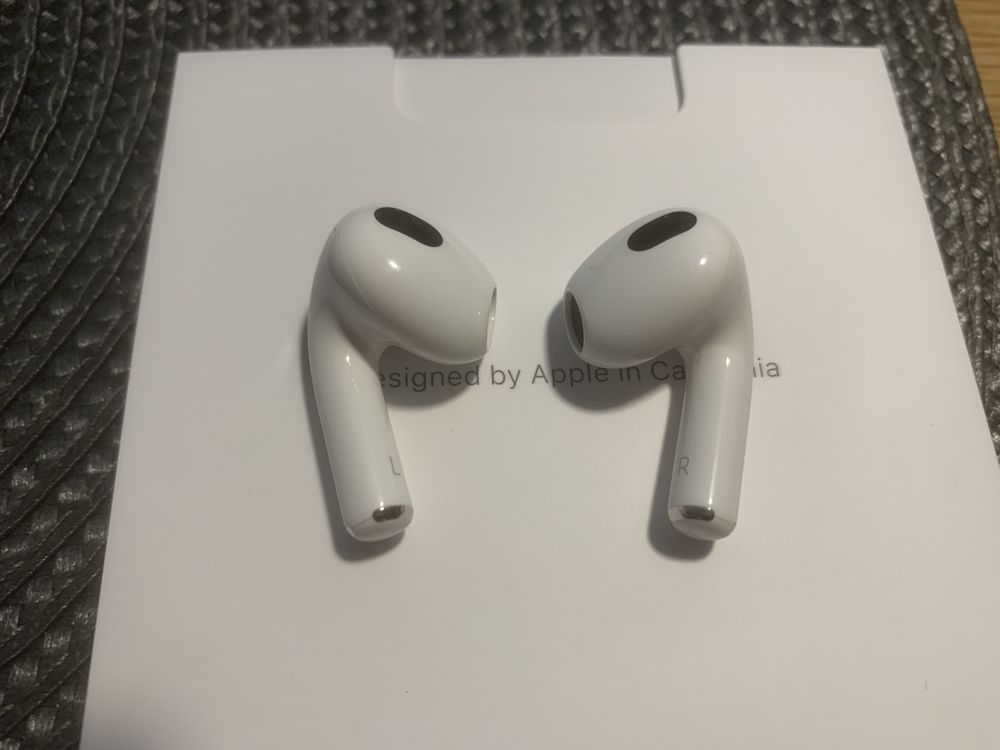 Airpods 3 etui magsafe Amazon gwarancja do 1.08.25 - jak nowe, otwarte