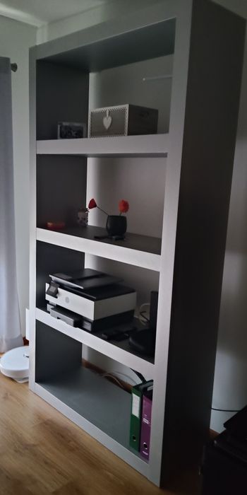 Estante prateada