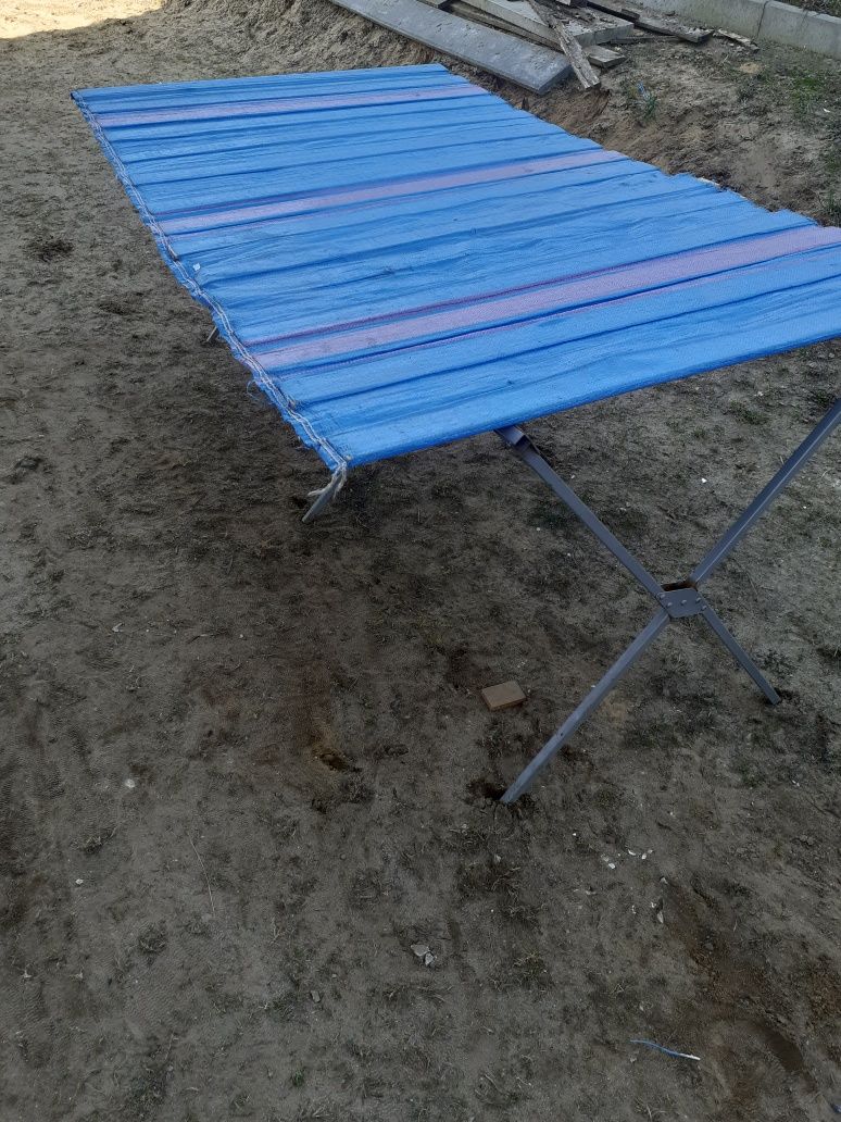 Stół handlowy ekspozycyjny