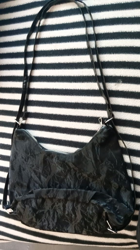 Mala-Mochila preta c/ borboletas prateadas