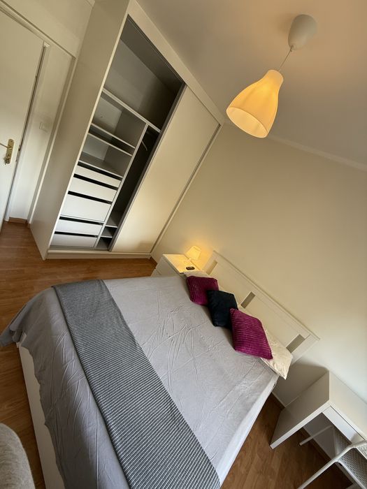 Quarto para casal em Odivelas a 5 minutos da estação de comboio