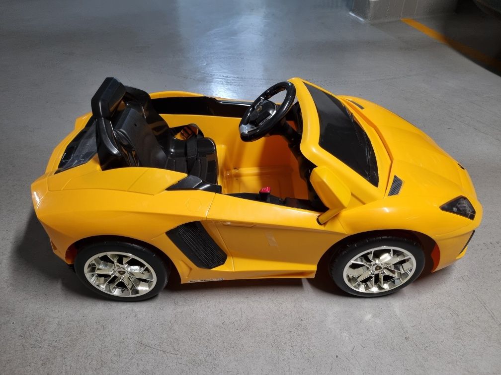 Lamborghini Aventador com Rádio Controlo