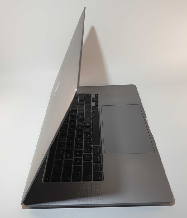 Apple MacBook Pro 2019r | 16" | A2141 | 16/512GB | FV23% | M224 iGen