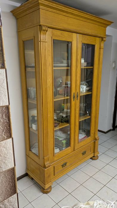 Witryna dębowa, przeszklona