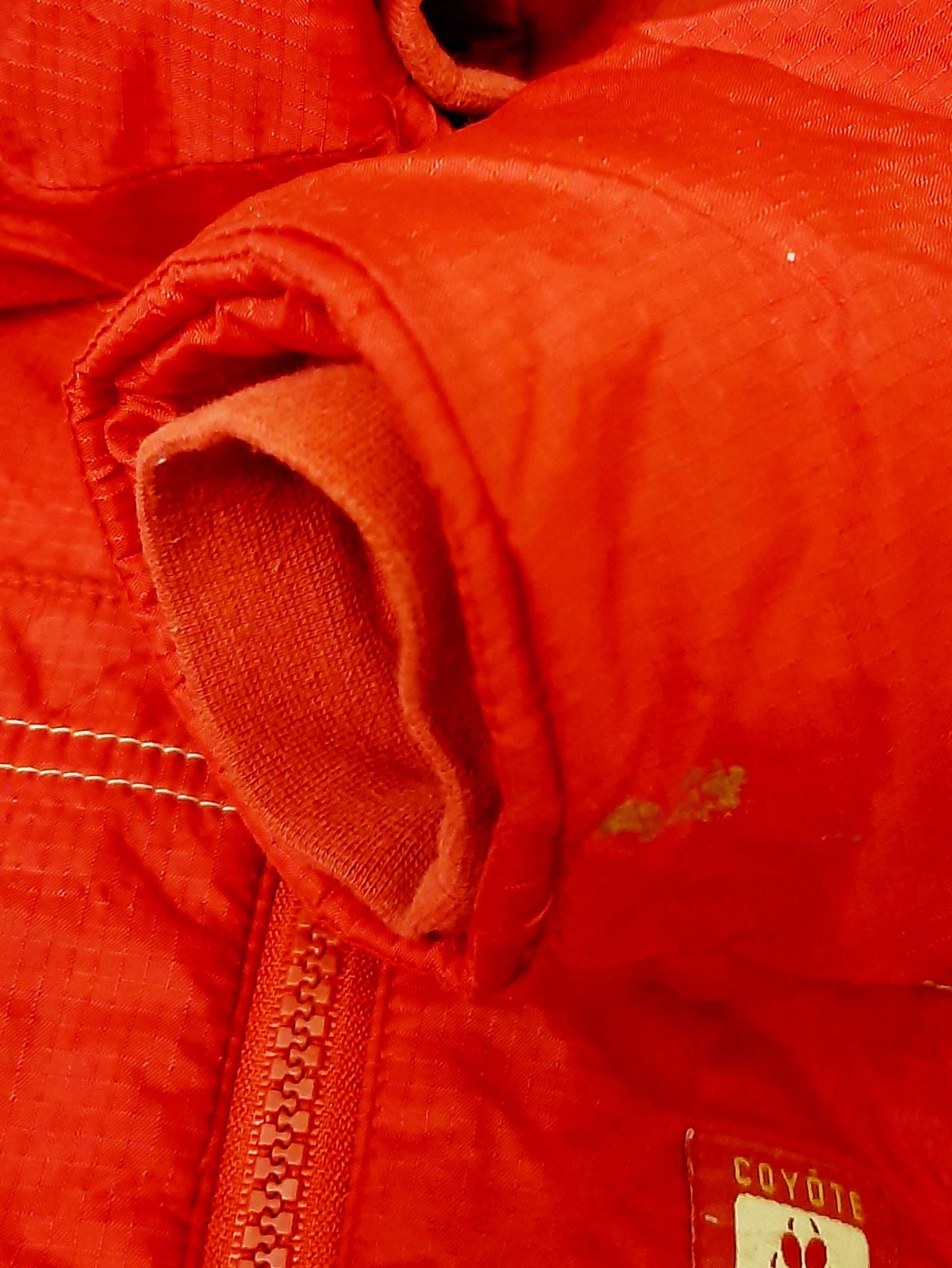 Тепла куртка червона з капюшоном демісезон + фліс на хлопчика 3-4роки