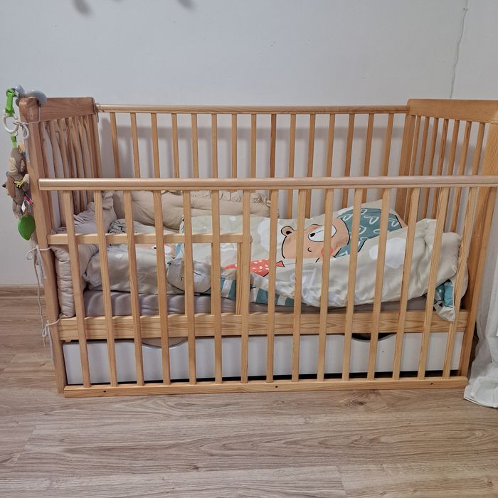 Łóżeczko drewniane