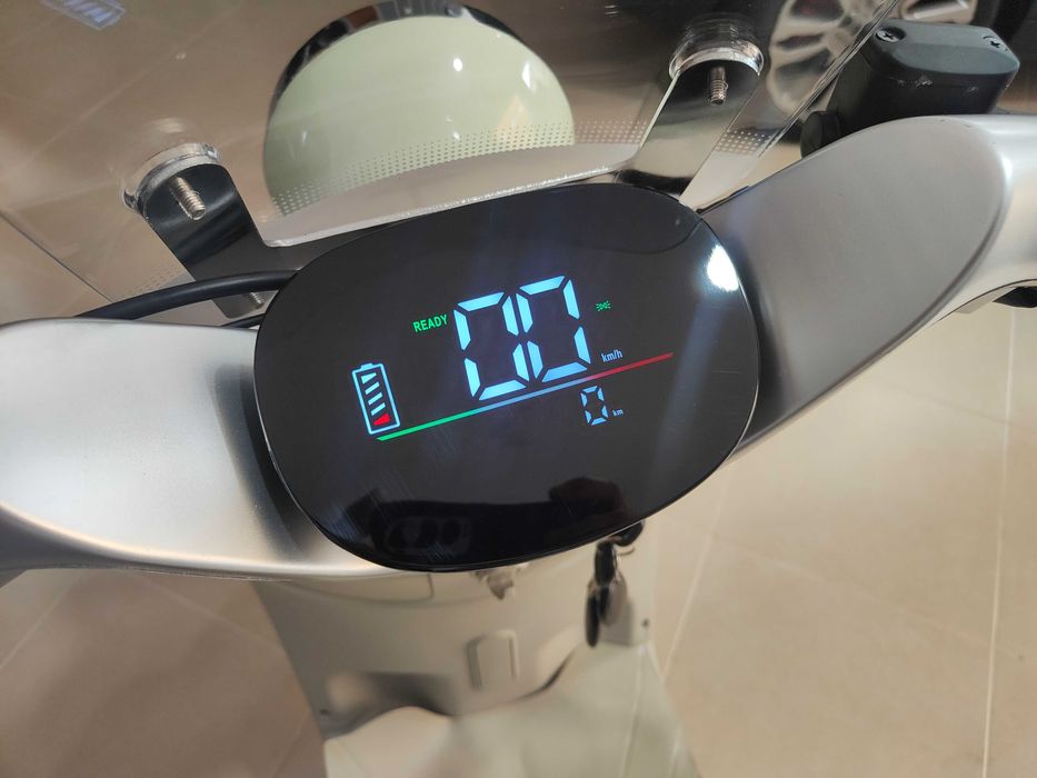 SCOOTER ELÉTRICA SEM CARTA XEC SIMON 24 e 24