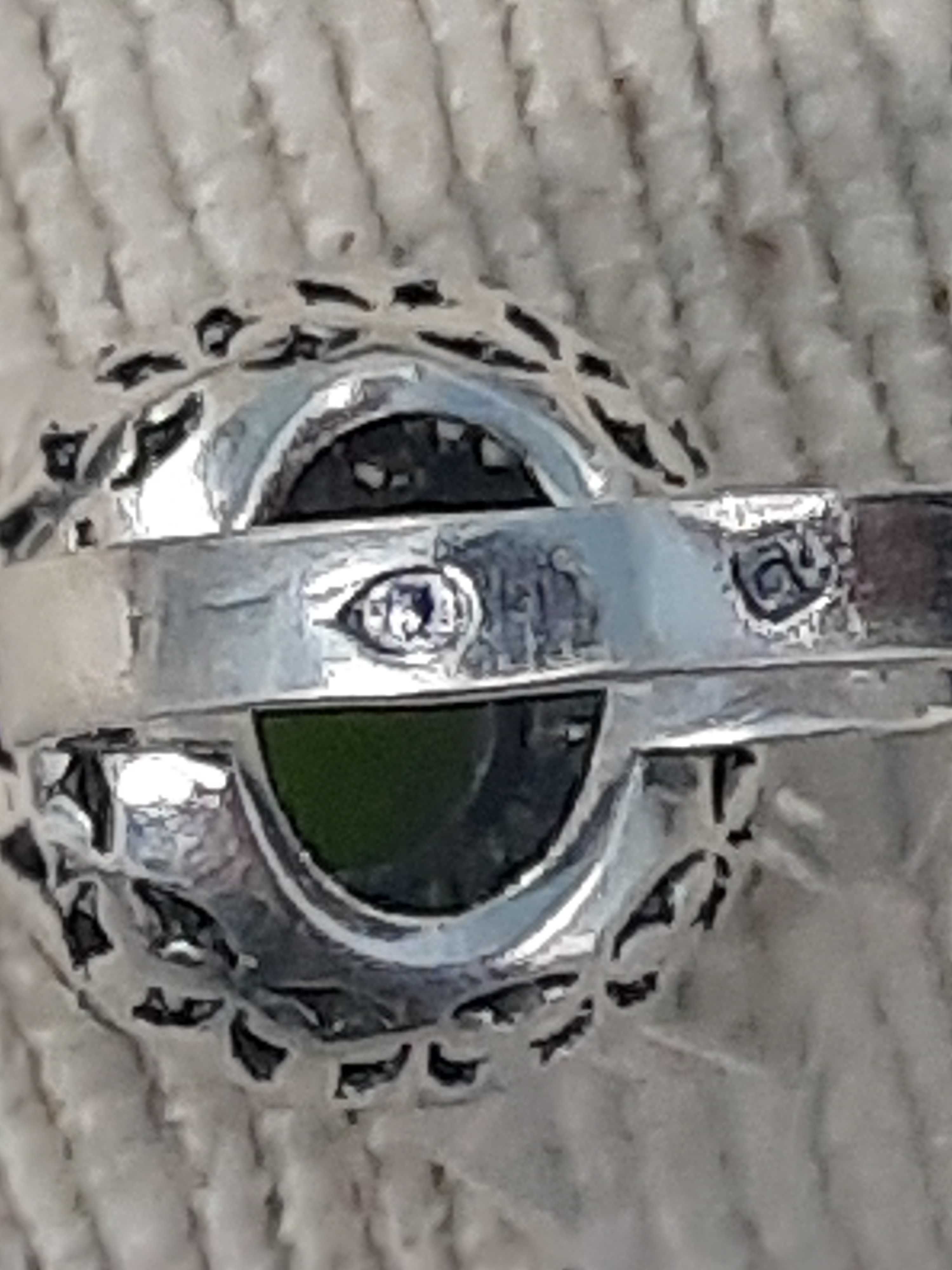 Pierścionek srebrny poziomka z nefrytem