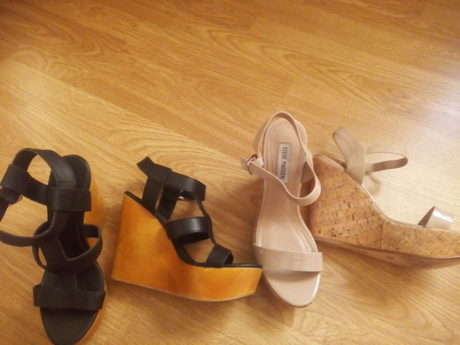 Босоніжки на високій платформі