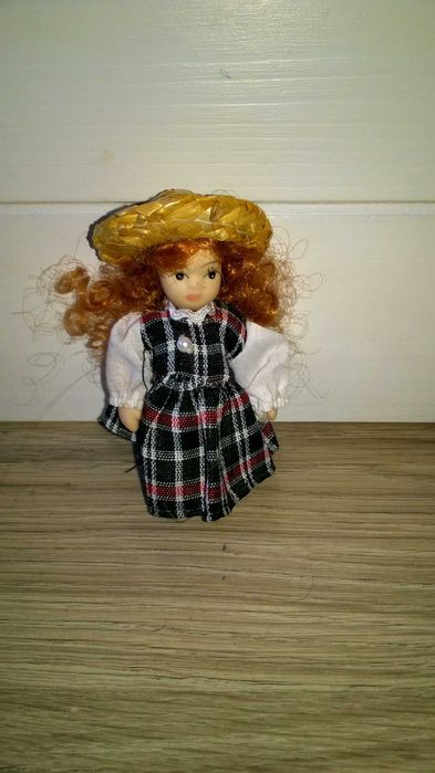 6 porcelanowych lalek