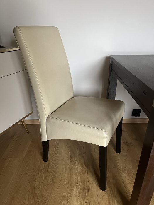 Zestaw 8miu krzesel do salonu jadalni w kolorze bezowym