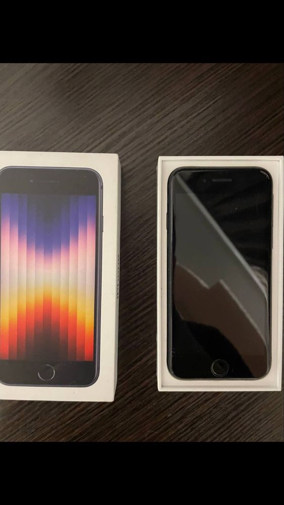 Iphone SE 2022 , 128gb , чорний(заду темно синій)