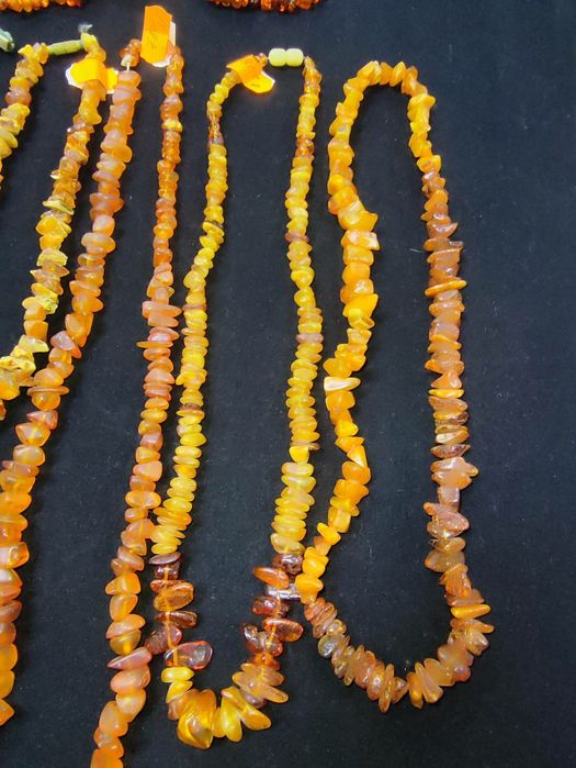 Буси браслети з бурштина