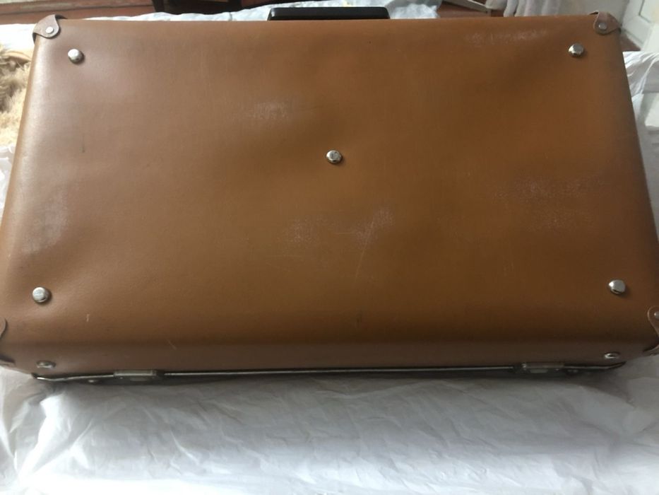 Винтажный чемодан