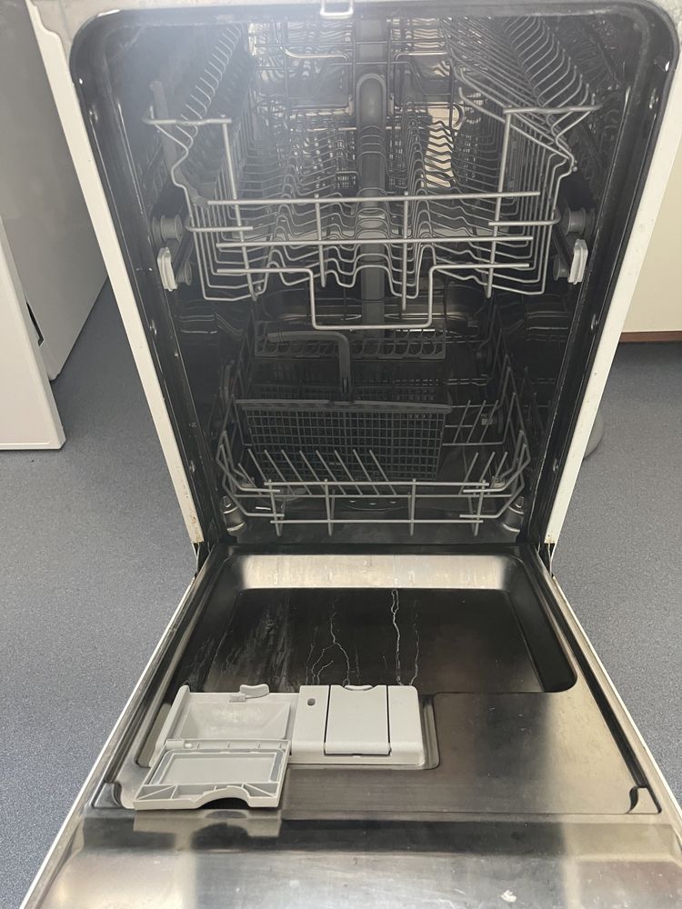 Посудомийна машина 45 см Electrolux