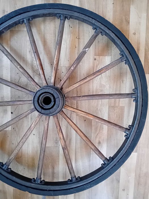 koło od wozu obręcz metalowa szprychy drewniane koła dwie sztuki 98 cm