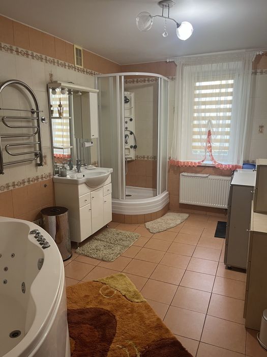 Сдам 3-х комнатную квартиру в центре с ремонтом