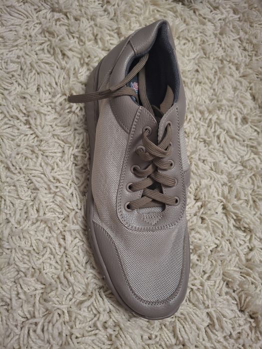 Продам шкіряні черевики. Чорні 2000 гр Беж 1000 гр. Розмір 41