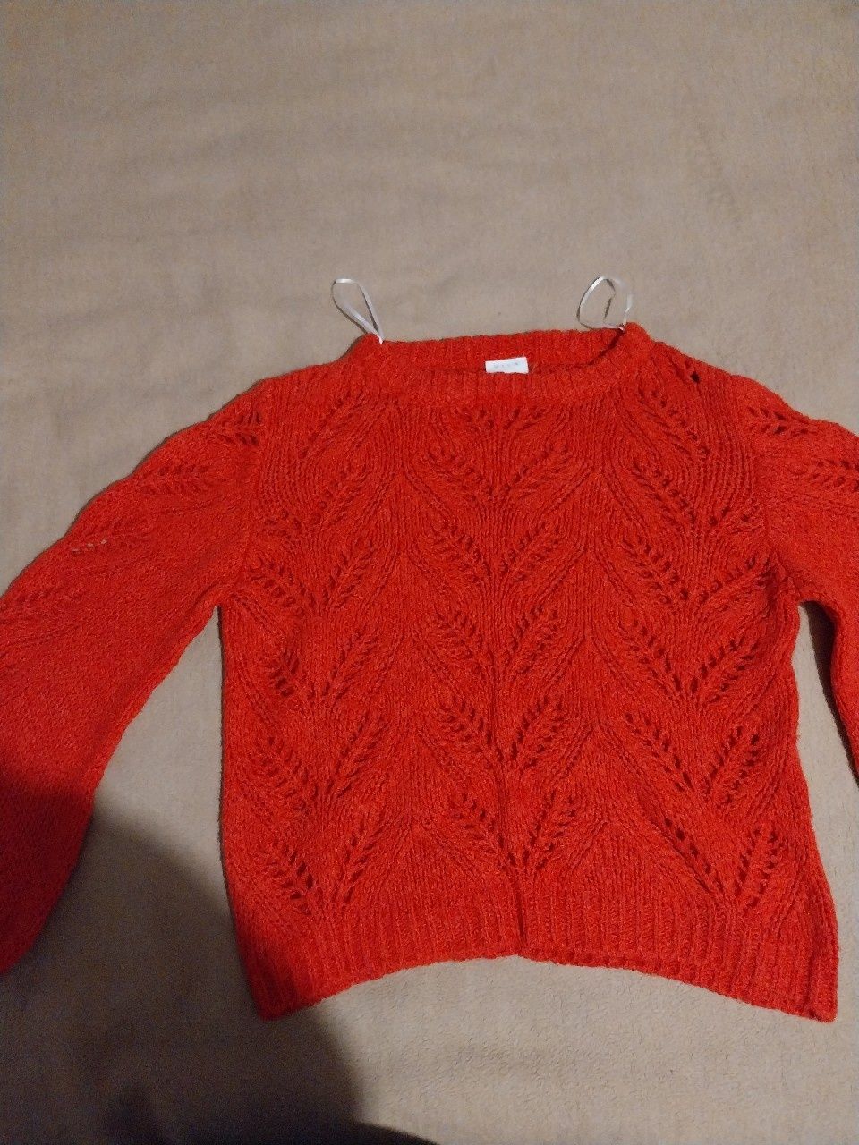 Czerwony, damski sweter