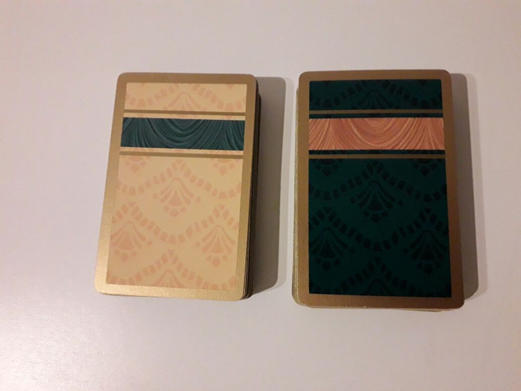 Dois baralhos de cartas