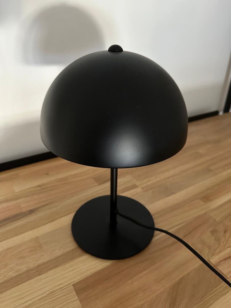 Candeeiro de mesa preto