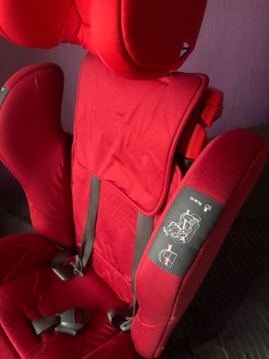 Дитяче автокрісло 9-36 кг в гарному стані