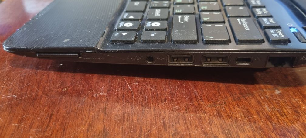 Продам нетбук Asus Eee pc