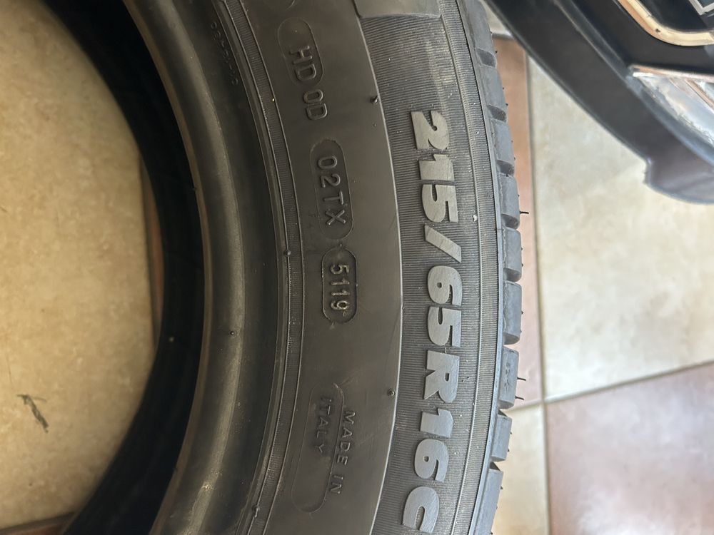 Продам шини 215 65 R16c MICHELIN