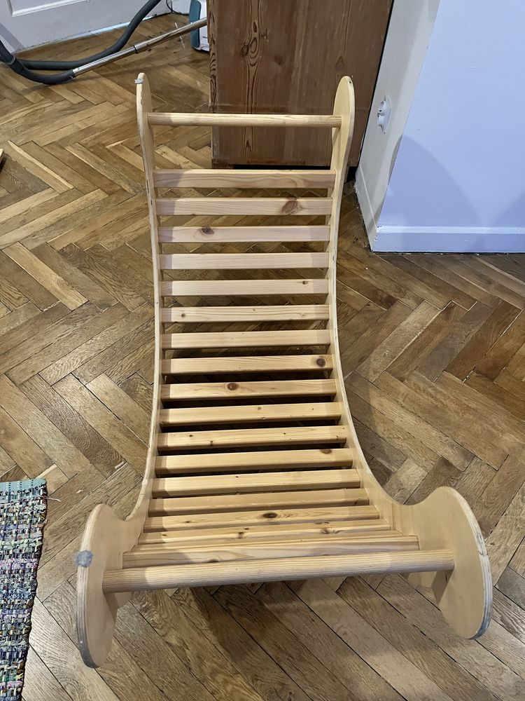 Drewniany bujak ze zjezdzalnią Montessori