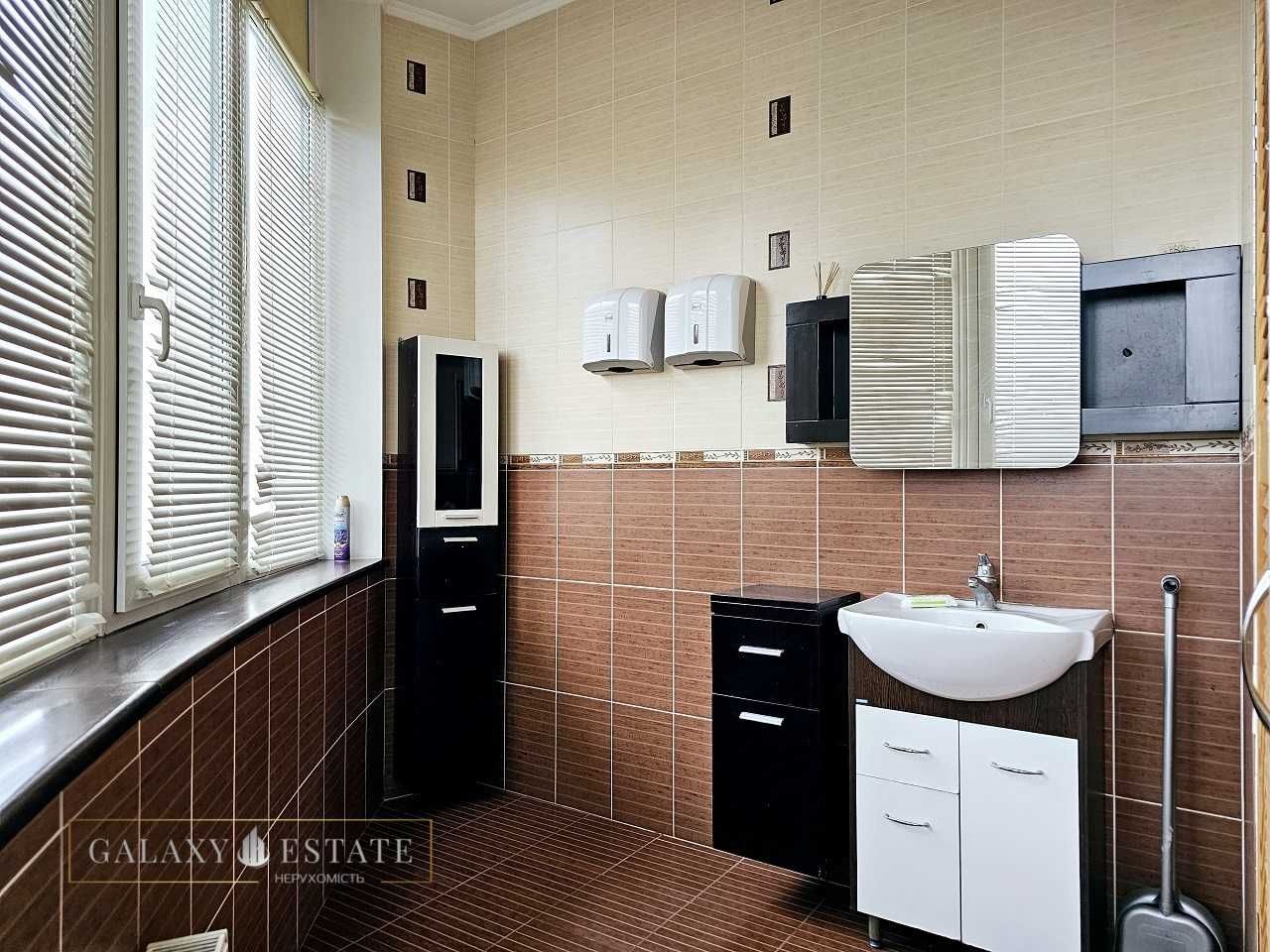 Оренда, Офіс закритого типу 292м²,вул.Раїси Окіпної 10а,м. Лівобережна
