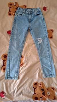 Spodnie dżinsowe chłopięce 134 cm przetarcia wycierusy jasne